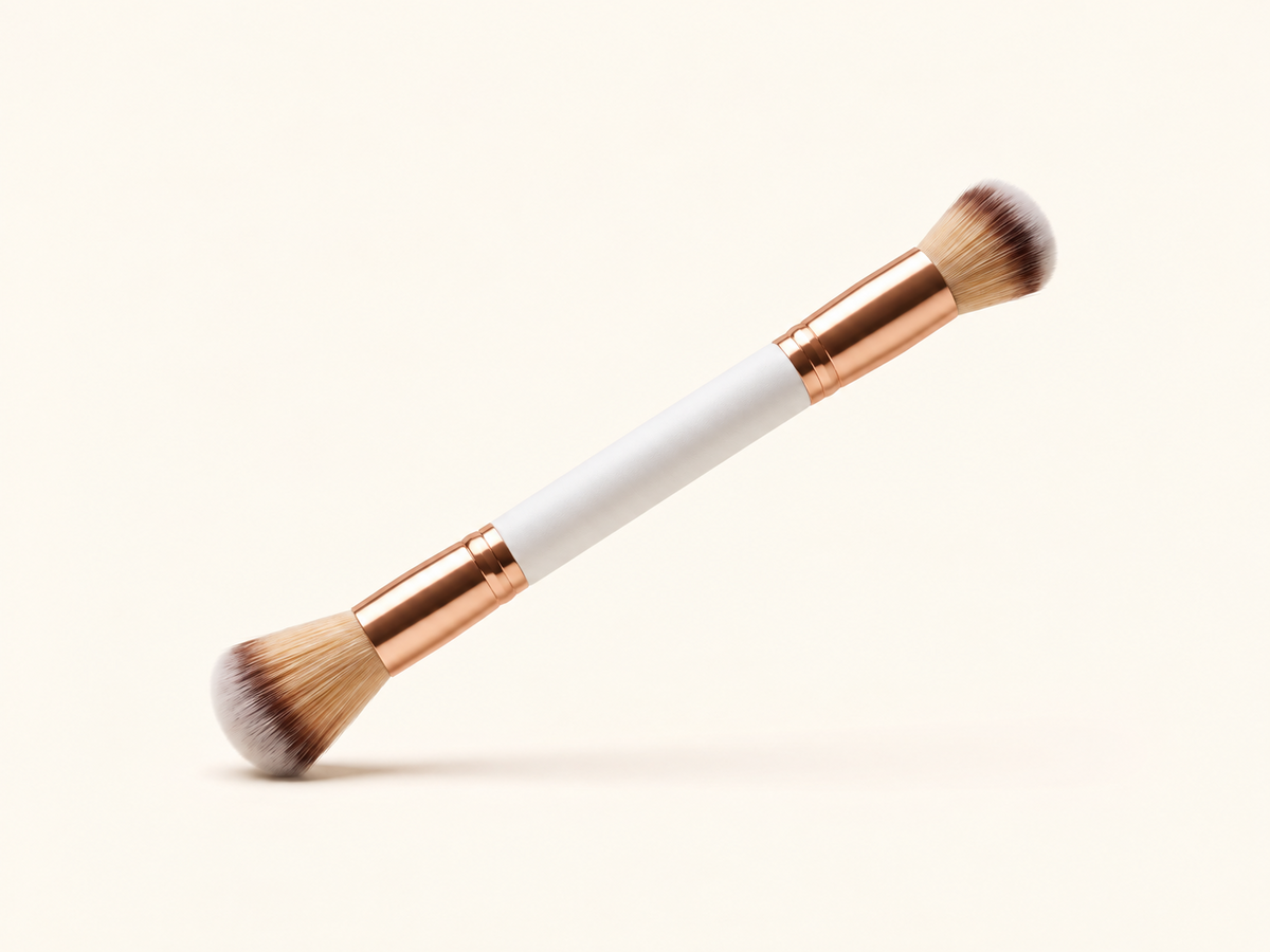 Venturi dual-ended root and blend brush on ivory background