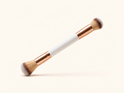 Venturi dual-ended root and blend brush on ivory background